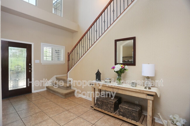 Building Photo - 611 Oxalis