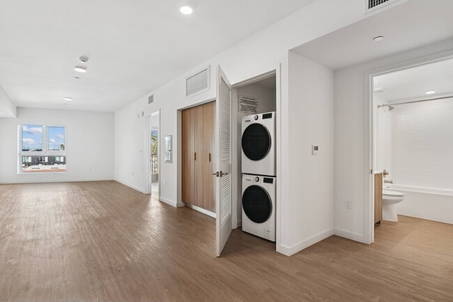 Building Photo - The Read