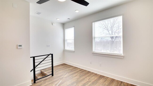 Foto del edificio - 7601 Carver Ave