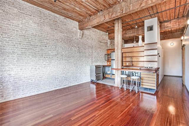 Building Photo - 402 Julia St