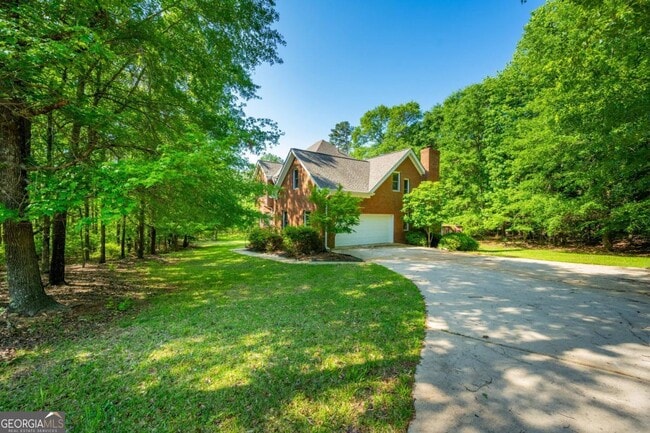 Building Photo - 219 Deerhill Dr