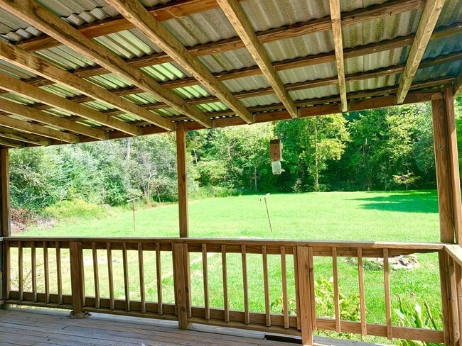 Country feel close to the city? you got it! 3 Bedroom 1 Bath for $1750 - Country feel close to the city?   you got it!   3 Bedroom 1 Bath for $1750 House