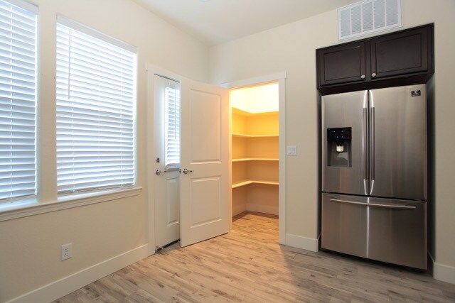 Foto del edificio - 480 E Grove St