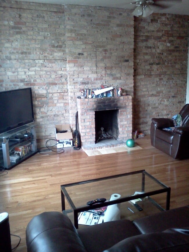 Building Photo - 2040 N Halsted St