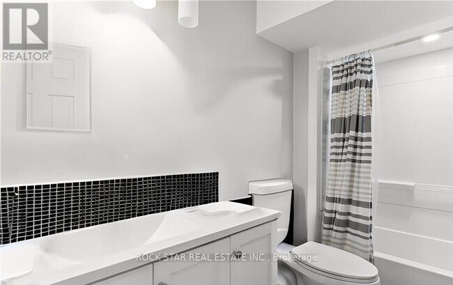 Photo du bâtiment - 203 Commercial St