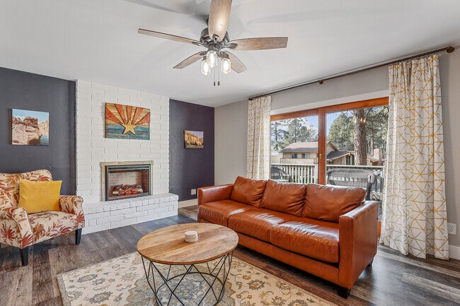Foto del edificio - 3504 NW Rainier Loop