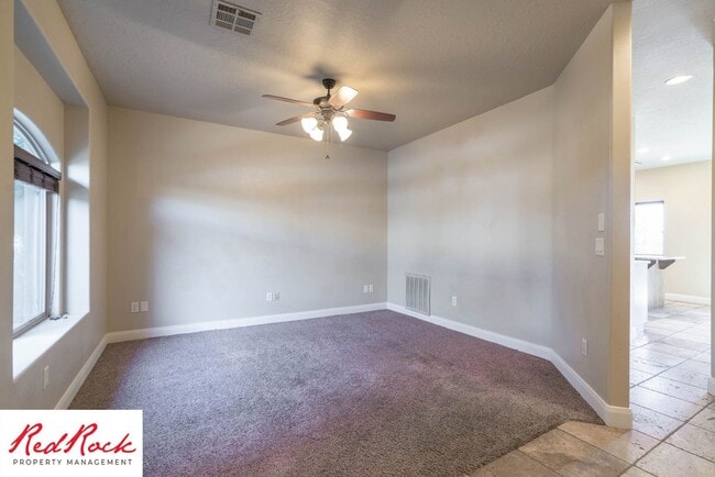 Building Photo - Dog Friendly, Beautiful Southgate Townhome!