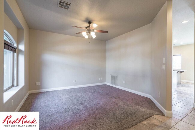 Foto del edificio - Dog Friendly, Beautiful Southgate Townhome!