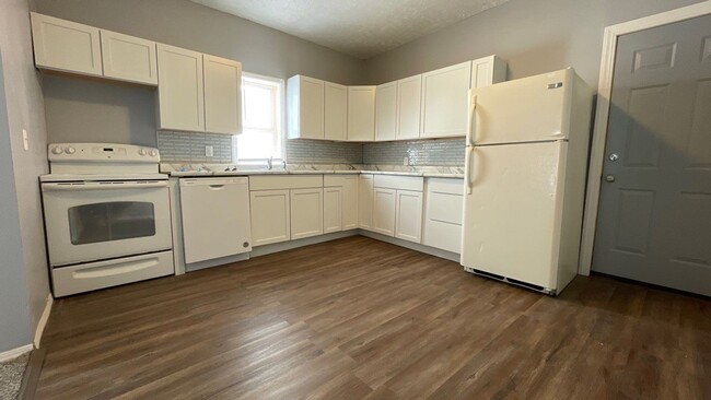 Building Photo - Charming 2-bedroom, 1 bathroom home