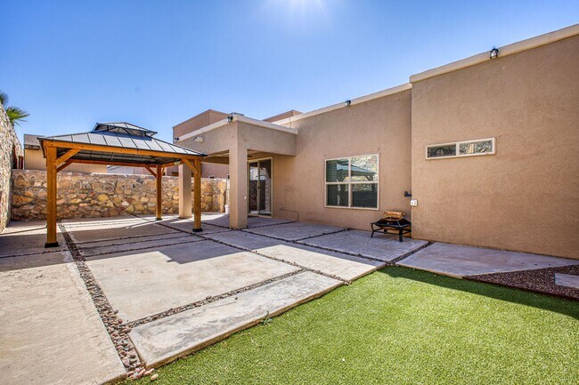 Foto del edificio - Eastside Beautiful 3 bed/2 baths for RENT