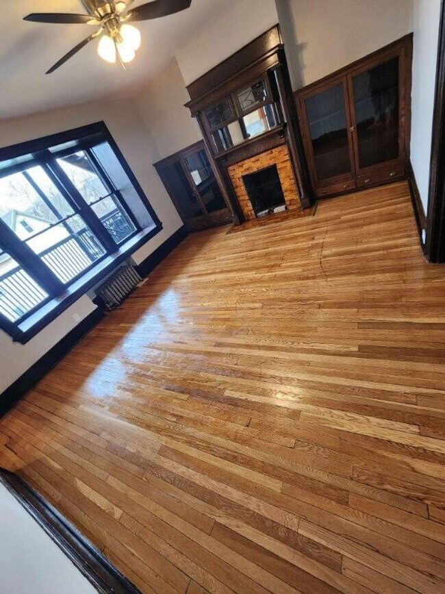 Foto del edificio - CHARM GALORE!  FULLY UPDATED 2 BEDROOM / 1...