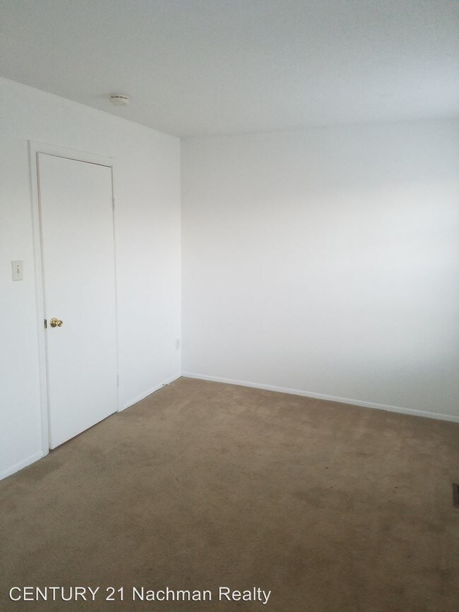 Building Photo - 2 br, 2.5 bath House - 5741 Weblin Drive