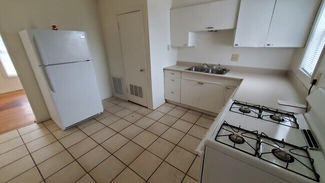 Foto del edificio - 3 Bedroom in Southlawn with Garage