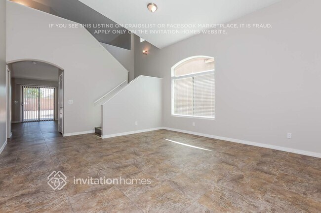 Foto del edificio - 1382 E Penny Ln