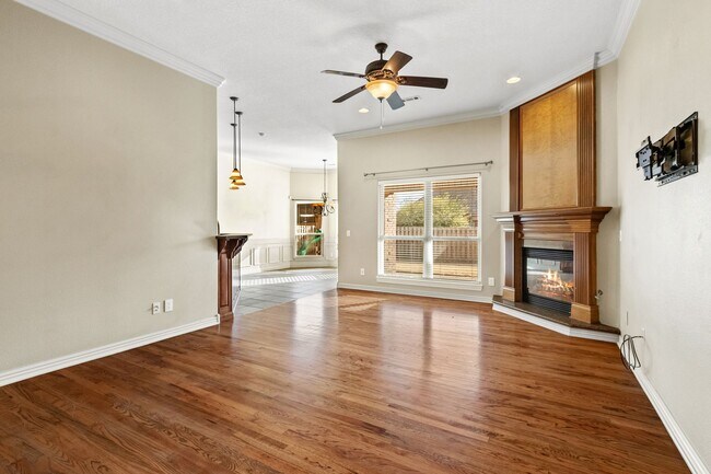 Foto del edificio - Wonderful home centrally located in Centerton with SOLAR - cut your electric bill down tremendously!