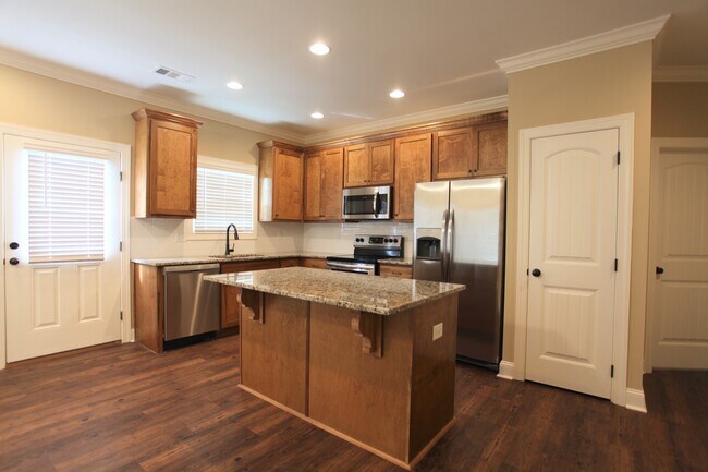 Foto del edificio - 4bed/3.5 bath for August!