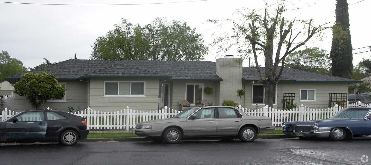 Building Photo - 980 S G St