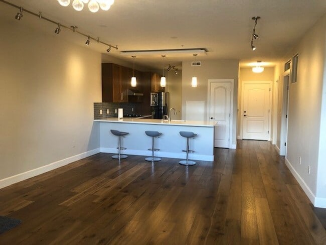 Foto del edificio - Stunning-Updated-Unfurnished Condo @ Hyde Park Place!