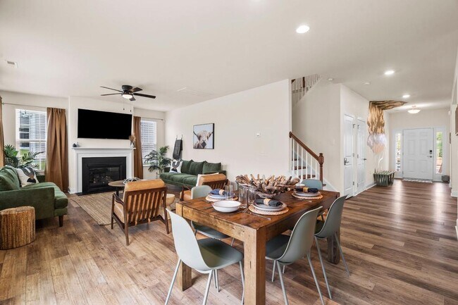 Foto del edificio - Beautifully Furnished 4 Bedroom Home!