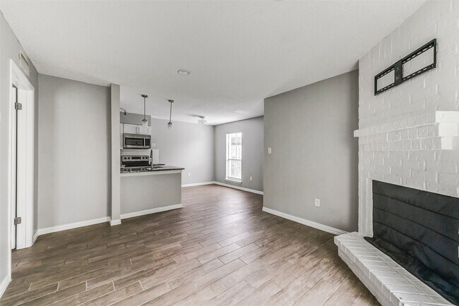 Foto del edificio - 250 El Dorado Blvd