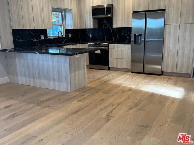 Building Photo - 813 14th St