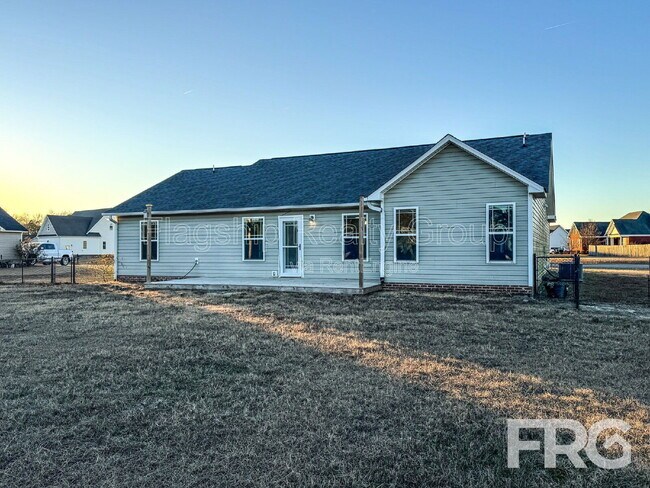 Foto del edificio - 200 Willow Pond Dr