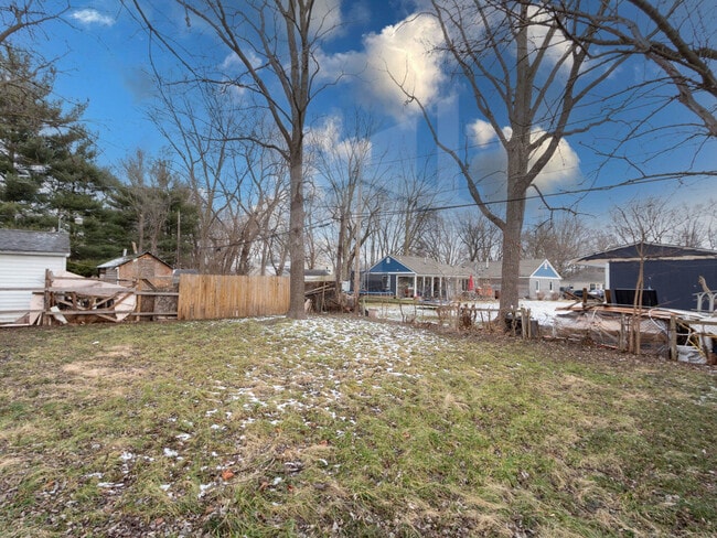 Building Photo - 2113 Medford Ave