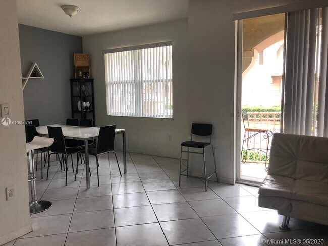 Foto del edificio - 8936 W Flagler St