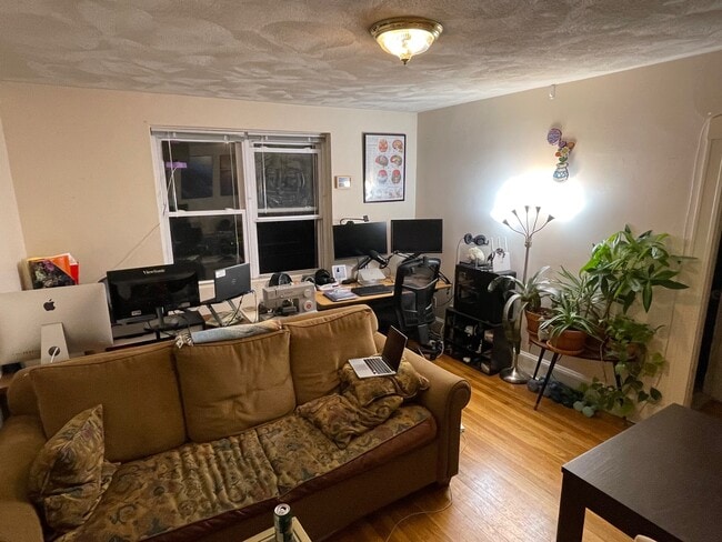 Building Photo - 402 Highland Ave
