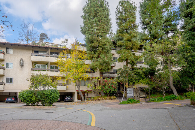 Foto del edificio - 2700 Cahuenga Blvd E