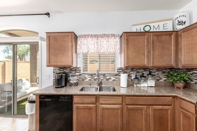 Foto del edificio - 2250 E Deer Valley Dr