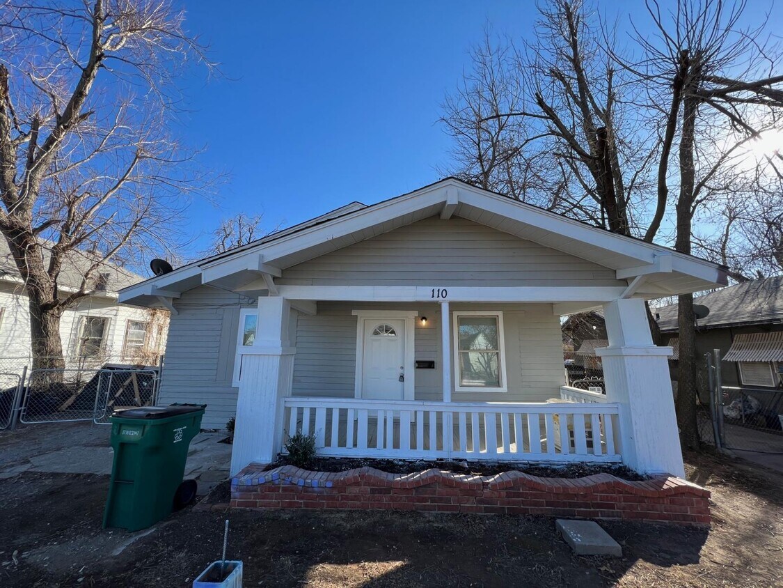 Primary Photo - 110 SE 32nd St