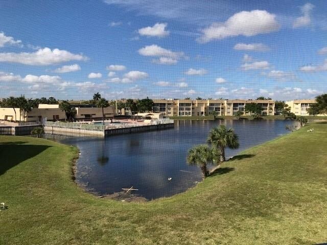 Foto del edificio - 8110 Sunrise Lakes Blvd