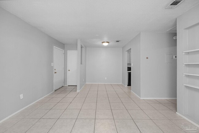 Building Photo - 1555 Green Briar Pkwy