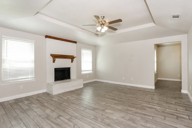 Building Photo - 1330 Heather Run Dr