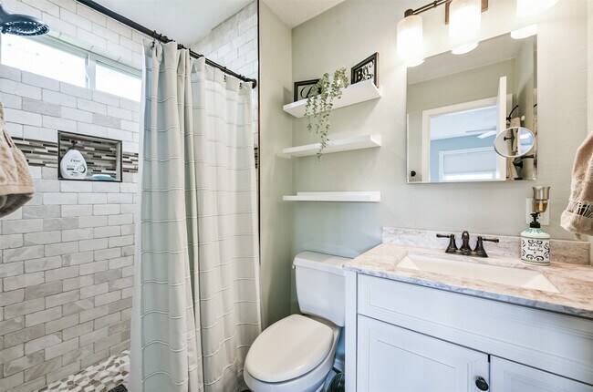 Foto del edificio - 21923 Frio Dr