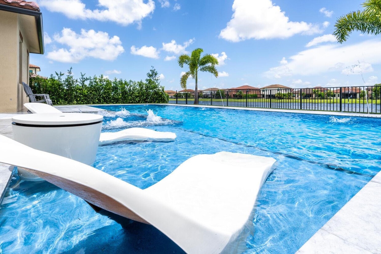 Primary Photo - 12170 Lake Trail Ln