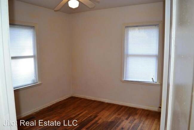 Building Photo - 1847 Ridgeland Dr
