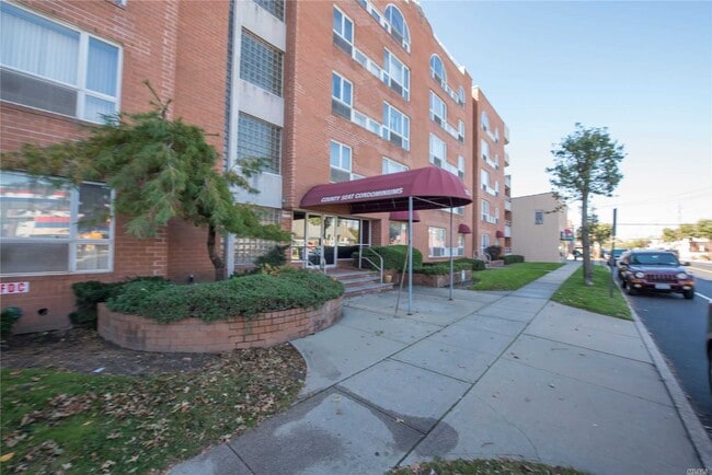 Building Photo - 205 Mineola Blvd
