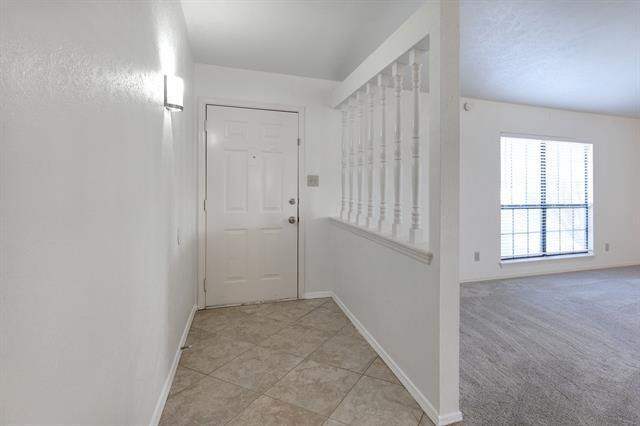 Building Photo - 3037 Hamlet Ct