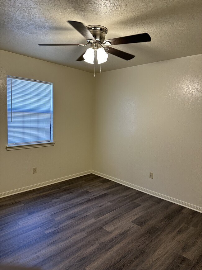 Foto del edificio - 5675 Stones Throw Dr