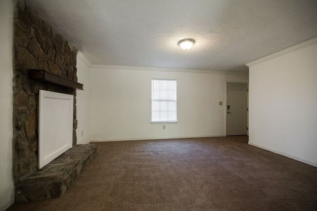 Building Photo - 165 Oliver Cir