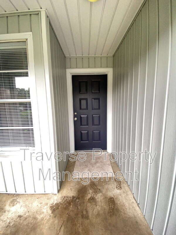 Building Photo - 5504 Pineridge Dr