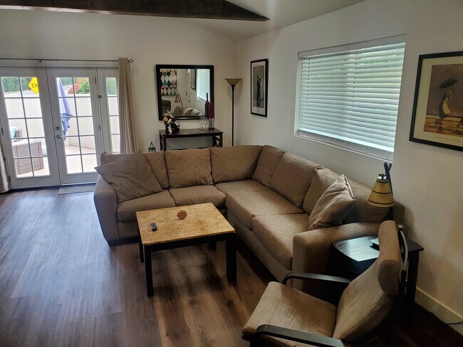 Foto del edificio - 3901 Coldwater Canyon Ave