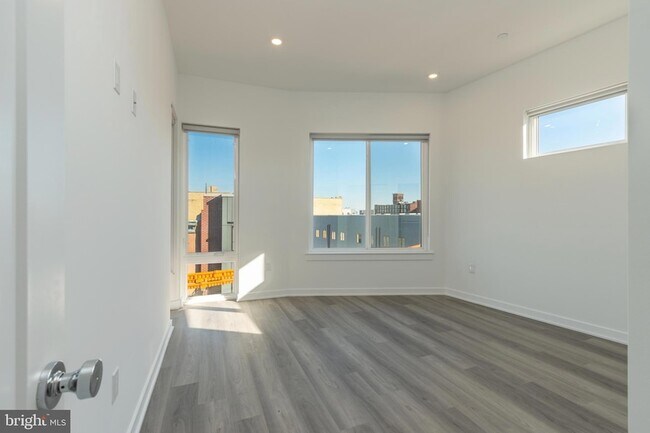 Building Photo - 710 N 16th St