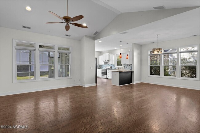 Foto del edificio - 412 Azalea Dr