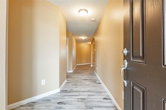 Building Photo - 12105 Seacrest Ln