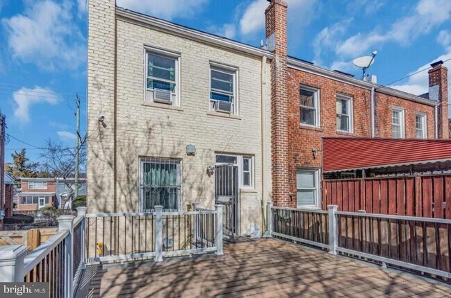 Foto del edificio - 4011 Blaine St NE