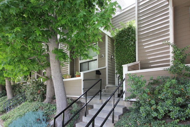 Building Photo - 11655 La Grange Ave