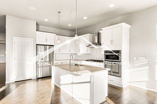 Building Photo - Stunning Mountain Views from this Custom S...